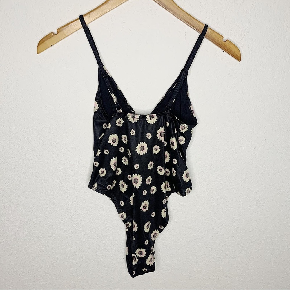 NWT Nasty Gal Recycled Daisy Print Tie Front High Thigh Swimsuit Size US 6 - Picture 7 of 10